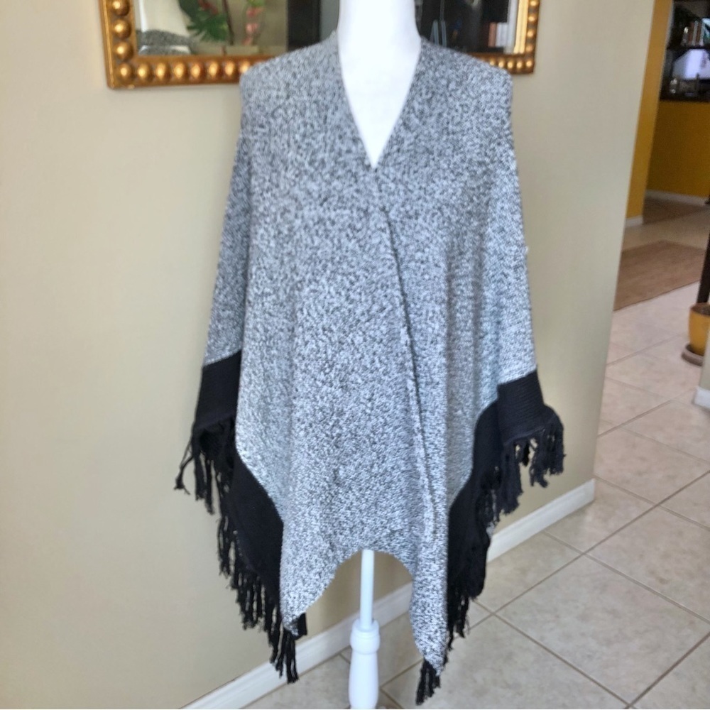 CAbi Pepper Knit Cape Poncho Black White Shawl Fringe Trim One Size OS